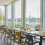 Spark By Hilton Lyon Eurexpo Hotel