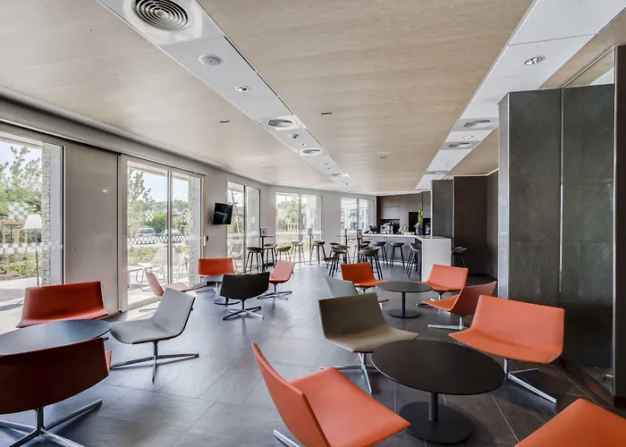 Spark By Hilton Lyon Eurexpo 酒店 3*