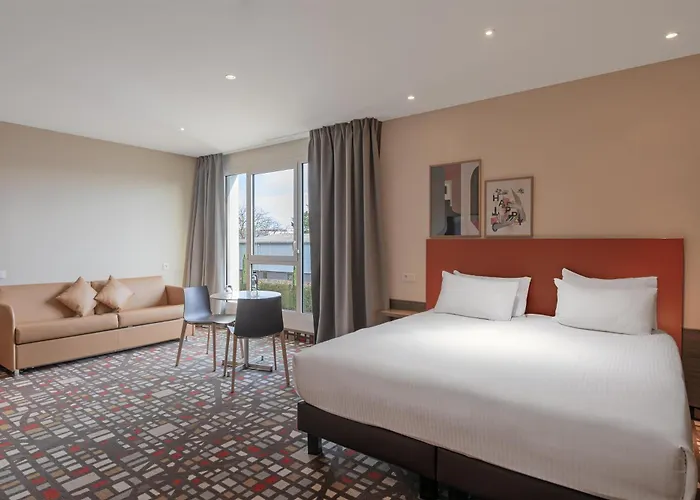 酒店 Spark By Hilton Lyon Eurexpo 热纳