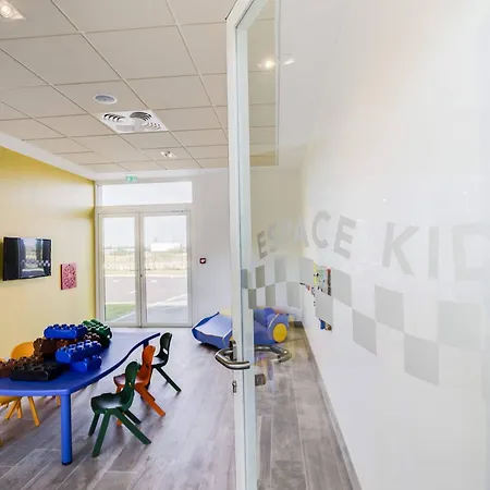 Ξενοδοχείο Parkest Genas