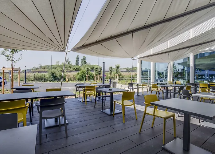 Spark By Hilton Lyon Eurexpo Hotel