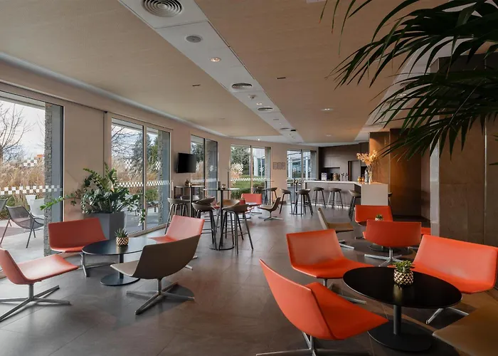 Spark By Hilton Lyon Eurexpo ホテル 3*