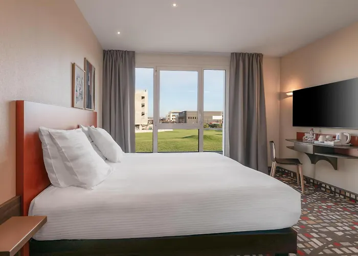 Spark By Hilton Lyon Eurexpo ホテル 3*