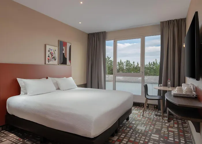 Spark By Hilton Lyon Eurexpo ホテル