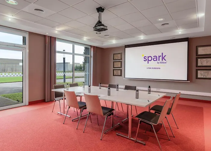 Spark By Hilton Lyon Eurexpo Otel 3*